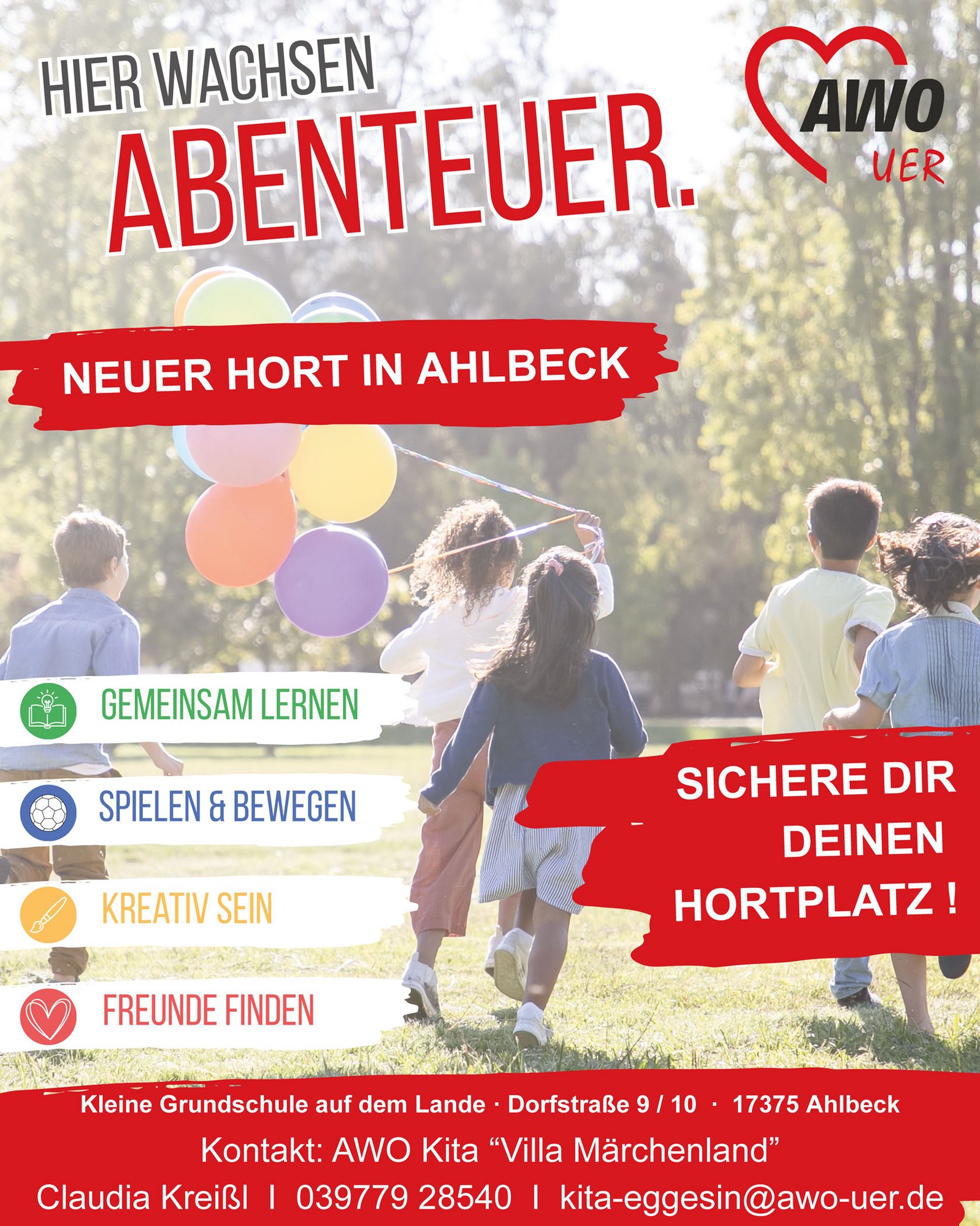 zeigt Plakat mit Ankündigung des neuen Hortangebotes und Kontaktinformationen