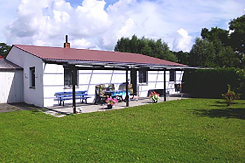 zeigt Außenansicht des Gebäudes