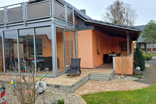zeigt Gebäude aus der Hofansicht