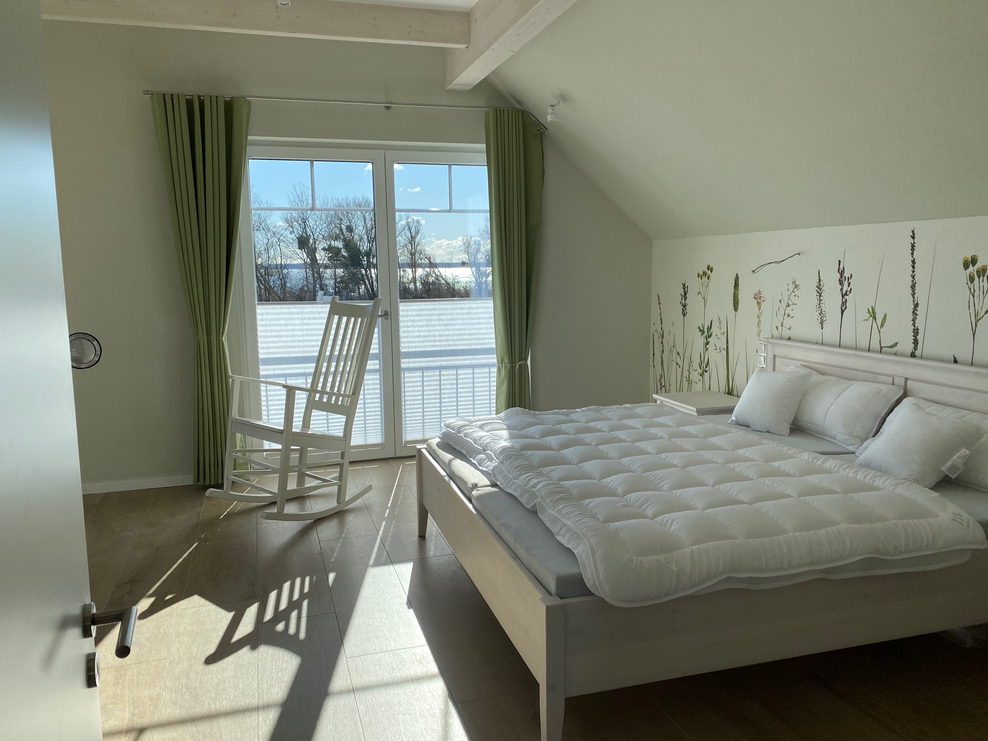 zeigt Innenansicht Schlafzimmer