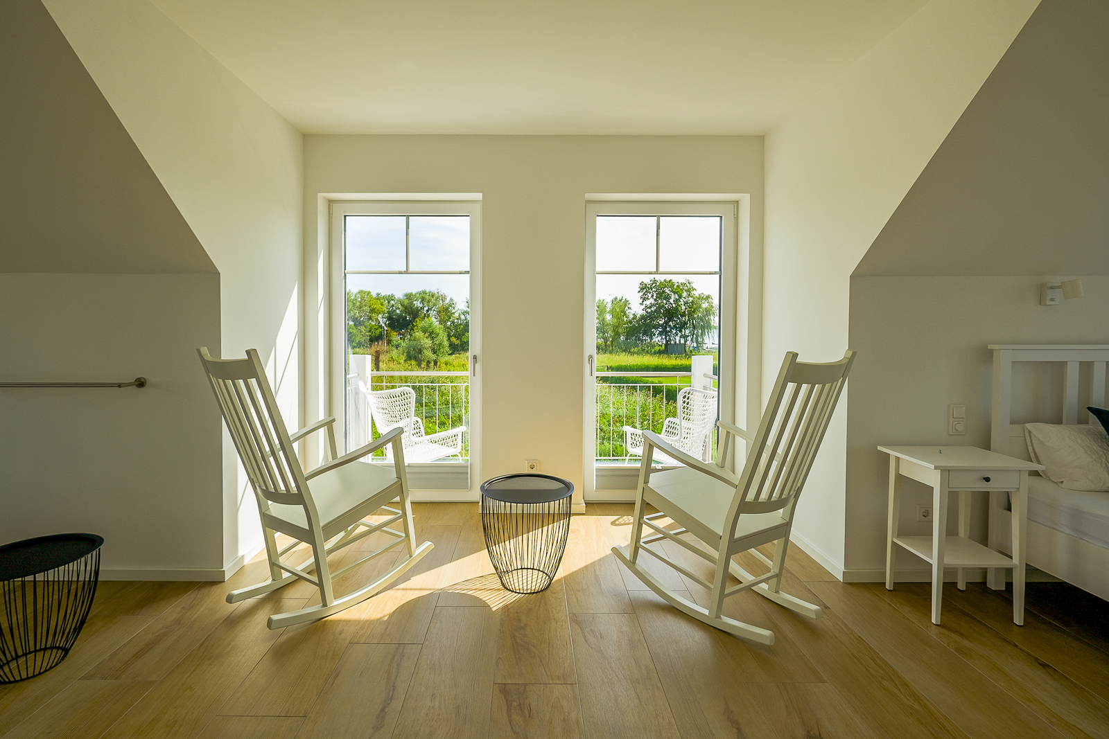 zeigt Innensicht Schlafzimmer mit Ausblick