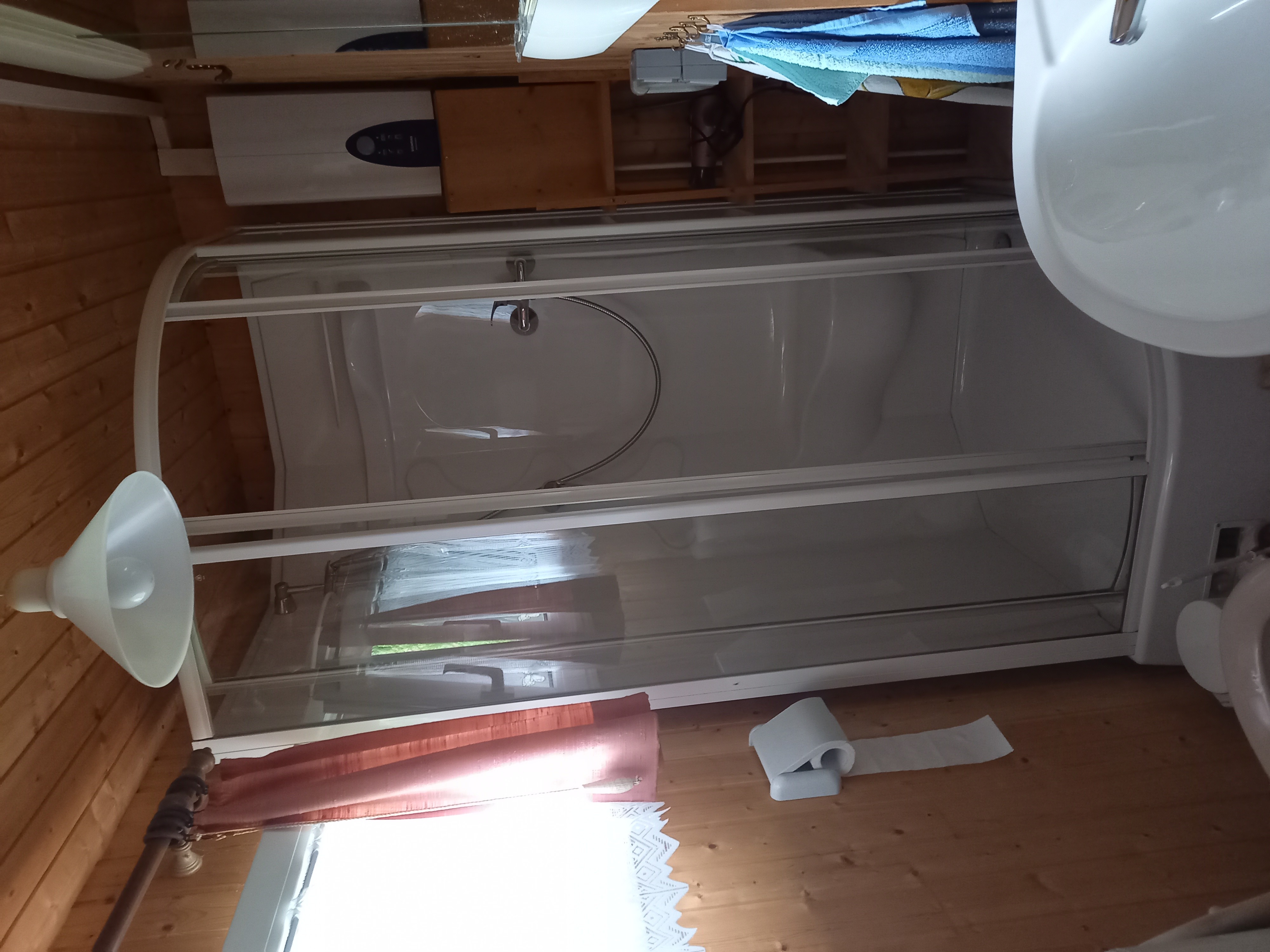 Zeigt Badezimmer der FeWo